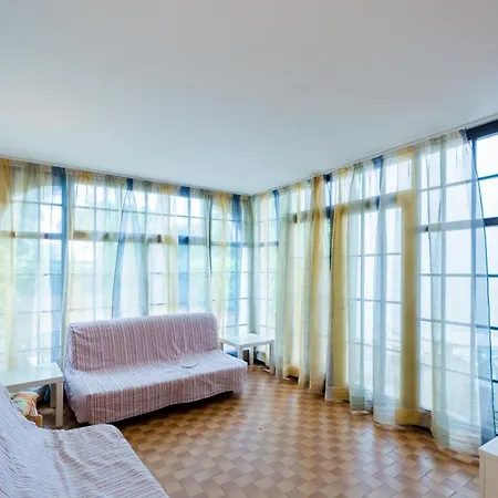 Omaira Villa